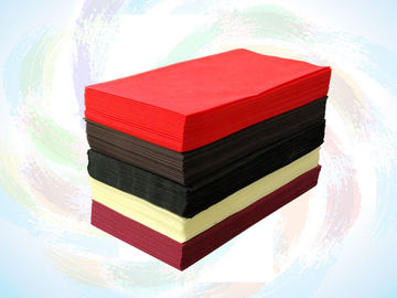 Matériaux non tissés colorés de tissu de polypropylène de nappe de 100% pp pour l'industrie non-tissée